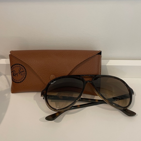 Brown Raybans (Cats 5000 Classic’s)